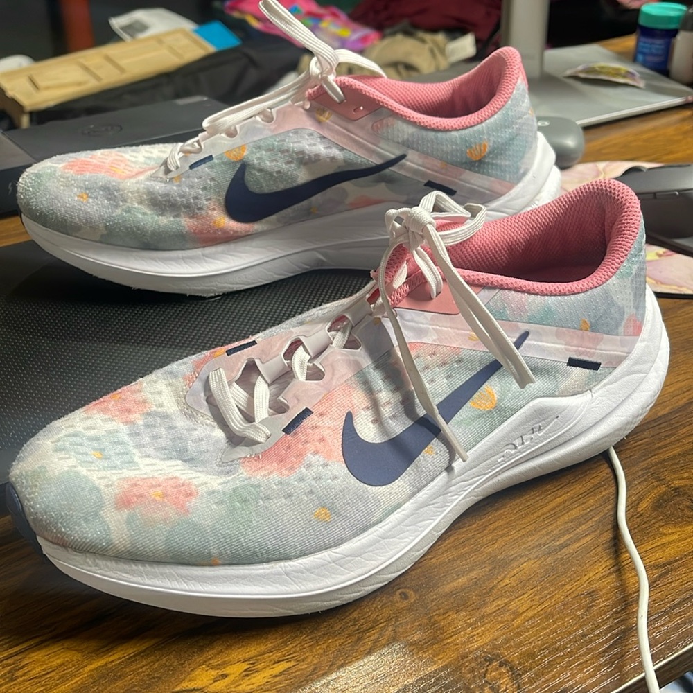Nike Women’s Winflo 10 Premium “Floral Watercolor”